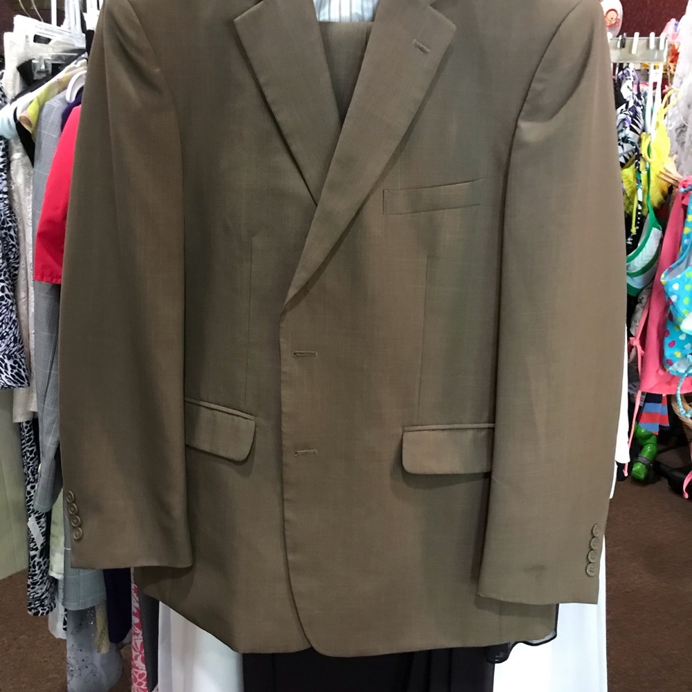 Men’s Suits - Picture 2 of 6